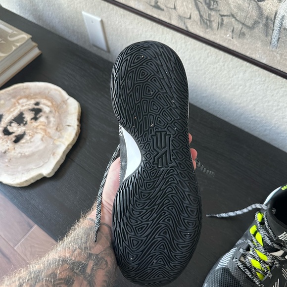 Nike Kyrie Flytrap 5 - Black Cool Grey - Size 11 - Picture 4 of 4